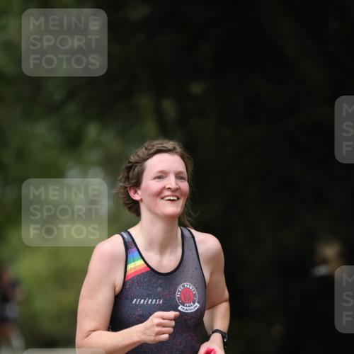 30.08.2026 - Elbe Triathlon Hamburg Antke Förster http://msf.ph/oto/10097455 30.08.2026 10:33:11 Laufen 299, 1910 meine-sportfotos.de