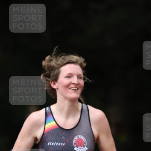 30.08.2026 - Elbe Triathlon Hamburg Antke Förster http://msf.ph/oto/10097457 30.08.2026 10:33:12 Laufen 299, 1910 meine-sportfotos.de