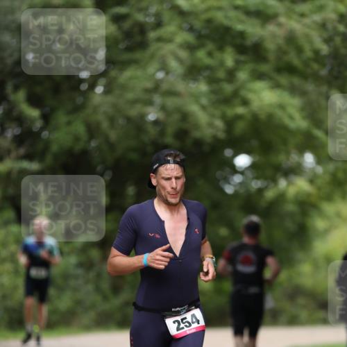 30.08.2026 - Elbe Triathlon Hamburg Antke Förster http://msf.ph/oto/10097473 30.08.2026 10:33:25 Laufen 254 meine-sportfotos.de