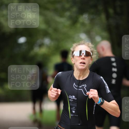 30.08.2026 - Elbe Triathlon Hamburg Antke Förster http://msf.ph/oto/10097581 30.08.2026 10:34:58 Laufen 383 meine-sportfotos.de