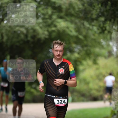 30.08.2026 - Elbe Triathlon Hamburg Antke Förster http://msf.ph/oto/10097619 30.08.2026 10:35:17 Laufen 1910, 324 meine-sportfotos.de