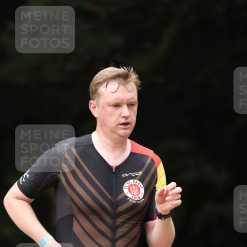 30.08.2026 - Elbe Triathlon Hamburg Antke Förster http://msf.ph/oto/10097625 30.08.2026 10:35:19 Laufen 1910, 324 meine-sportfotos.de