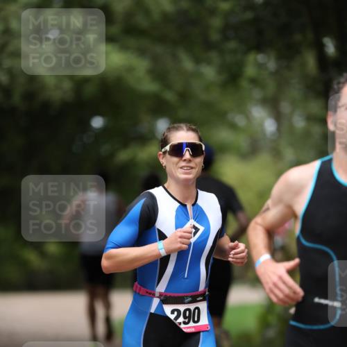 30.08.2026 - Elbe Triathlon Hamburg Antke Förster http://msf.ph/oto/10097743 30.08.2026 10:36:33 Laufen 290 meine-sportfotos.de
