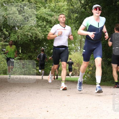 30.08.2026 - Elbe Triathlon Hamburg Antke Förster http://msf.ph/oto/10098674 30.08.2026 10:49:14 Laufen 705 meine-sportfotos.de