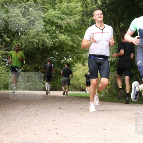 30.08.2026 - Elbe Triathlon Hamburg Antke Förster http://msf.ph/oto/10098676 30.08.2026 10:49:15 Laufen 705 meine-sportfotos.de