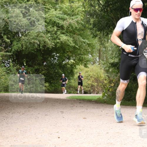 30.08.2026 - Elbe Triathlon Hamburg Antke Förster http://msf.ph/oto/10098694 30.08.2026 10:49:30 Laufen 1024 meine-sportfotos.de