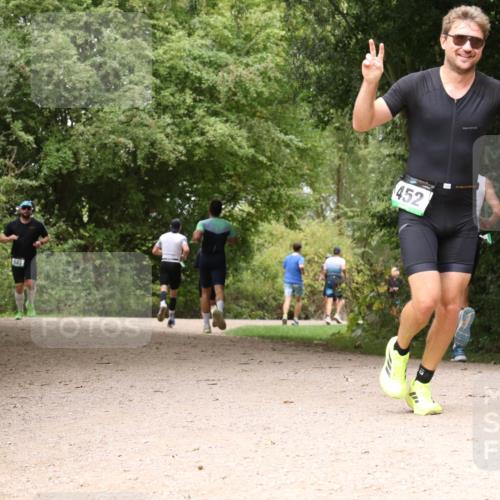 30.08.2026 - Elbe Triathlon Hamburg Antke Förster http://msf.ph/oto/10098728 30.08.2026 10:49:48 Laufen 585, 452 meine-sportfotos.de