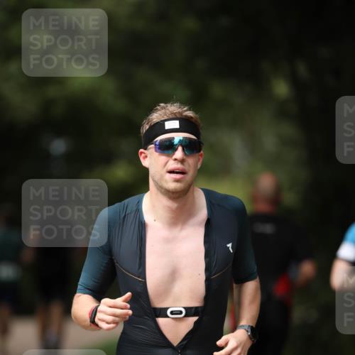 30.08.2026 - Elbe Triathlon Hamburg Antke Förster http://msf.ph/oto/10098791 30.08.2026 10:47:02 Laufen 520 meine-sportfotos.de