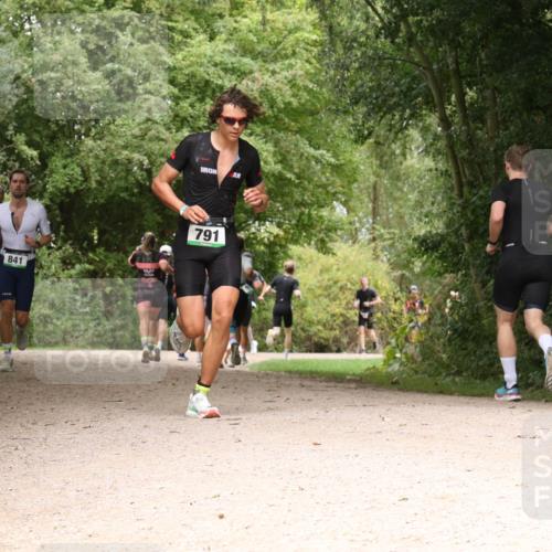 30.08.2026 - Elbe Triathlon Hamburg Antke Förster http://msf.ph/oto/10098832 30.08.2026 10:50:49 Laufen 725, 841, 791 meine-sportfotos.de