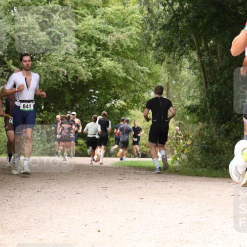 30.08.2026 - Elbe Triathlon Hamburg Antke Förster http://msf.ph/oto/10098838 30.08.2026 10:50:51 Laufen 841, 791 meine-sportfotos.de