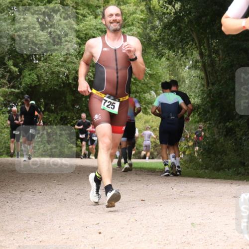 30.08.2026 - Elbe Triathlon Hamburg Antke Förster http://msf.ph/oto/10098846 30.08.2026 10:50:54 Laufen 497, 841, 725 meine-sportfotos.de