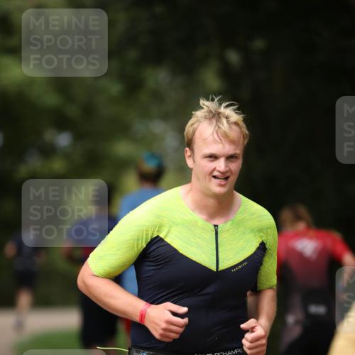 30.08.2026 - Elbe Triathlon Hamburg Antke Förster http://msf.ph/oto/10098861 30.08.2026 10:47:48 Laufen 580 meine-sportfotos.de