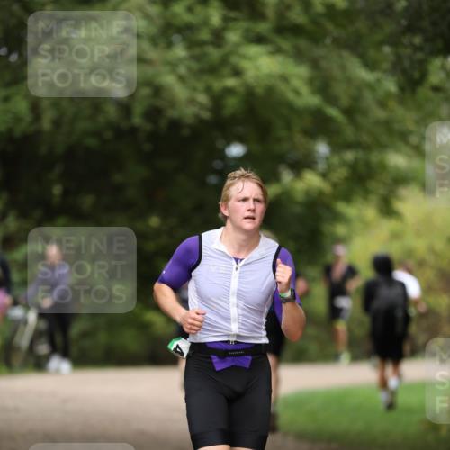 30.08.2026 - Elbe Triathlon Hamburg Antke Förster http://msf.ph/oto/10098879 30.08.2026 10:48:08 Laufen  meine-sportfotos.de