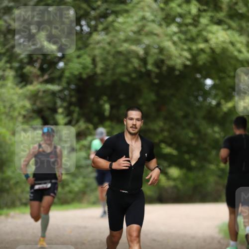 30.08.2026 - Elbe Triathlon Hamburg Antke Förster http://msf.ph/oto/10098959 30.08.2026 10:49:07 Laufen 121 meine-sportfotos.de
