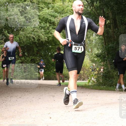 30.08.2026 - Elbe Triathlon Hamburg Antke Förster http://msf.ph/oto/10098970 30.08.2026 10:52:38 Laufen 435, 571 meine-sportfotos.de