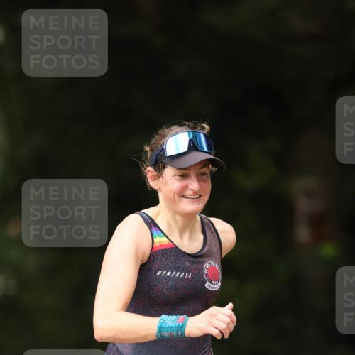 30.08.2026 - Elbe Triathlon Hamburg Antke Förster http://msf.ph/oto/10098973 30.08.2026 10:49:12 Laufen 1910, 392 meine-sportfotos.de