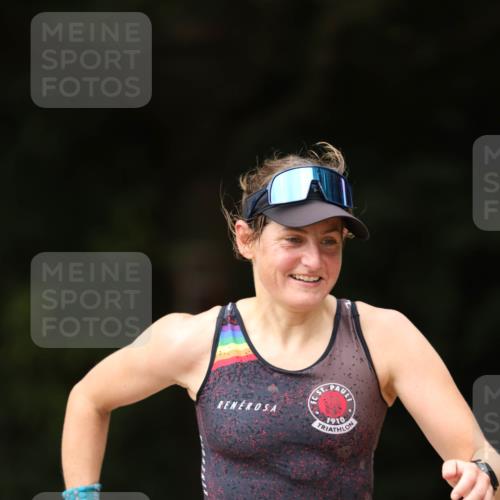30.08.2026 - Elbe Triathlon Hamburg Antke Förster http://msf.ph/oto/10098975 30.08.2026 10:49:12 Laufen 1910 meine-sportfotos.de