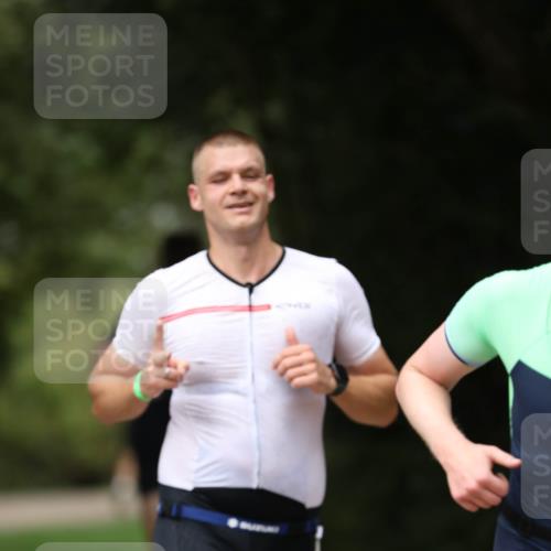 30.08.2026 - Elbe Triathlon Hamburg Antke Förster http://msf.ph/oto/10098983 30.08.2026 10:49:16 Laufen  meine-sportfotos.de
