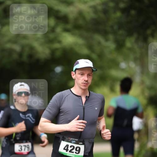 30.08.2026 - Elbe Triathlon Hamburg Antke Förster http://msf.ph/oto/10099025 30.08.2026 10:49:45 Laufen 379, 429 meine-sportfotos.de