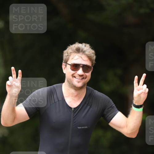 30.08.2026 - Elbe Triathlon Hamburg Antke Förster http://msf.ph/oto/10099037 30.08.2026 10:49:50 Laufen 452 meine-sportfotos.de