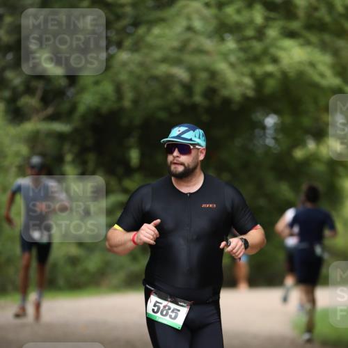 30.08.2026 - Elbe Triathlon Hamburg Antke Förster http://msf.ph/oto/10099045 30.08.2026 10:49:56 Laufen 585, 3 meine-sportfotos.de