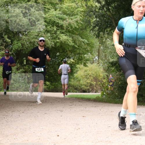 30.08.2026 - Elbe Triathlon Hamburg Antke Förster http://msf.ph/oto/10099064 30.08.2026 10:53:26 Laufen 582, 2 meine-sportfotos.de