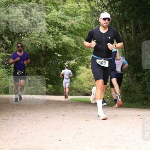 30.08.2026 - Elbe Triathlon Hamburg Antke Förster http://msf.ph/oto/10099068 30.08.2026 10:53:28 Laufen 589, 582 meine-sportfotos.de