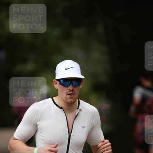 30.08.2026 - Elbe Triathlon Hamburg Antke Förster http://msf.ph/oto/10099071 30.08.2026 10:50:10 Laufen 417 meine-sportfotos.de