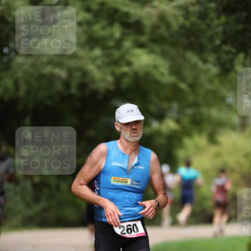 30.08.2026 - Elbe Triathlon Hamburg Antke Förster http://msf.ph/oto/10099081 30.08.2026 10:50:22 Laufen 2011, 260 meine-sportfotos.de