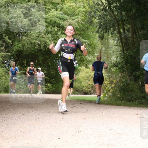 30.08.2026 - Elbe Triathlon Hamburg Antke Förster http://msf.ph/oto/10099118 30.08.2026 10:54:07 Laufen 834 meine-sportfotos.de