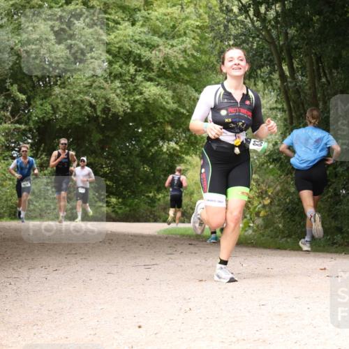 30.08.2026 - Elbe Triathlon Hamburg Antke Förster http://msf.ph/oto/10099120 30.08.2026 10:54:07 Laufen 409, 33 meine-sportfotos.de
