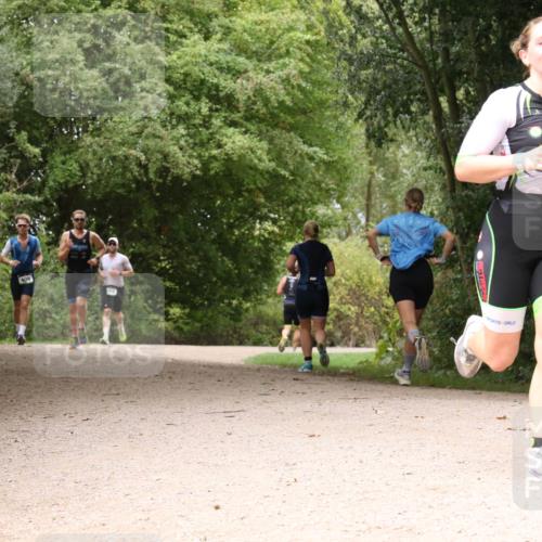 30.08.2026 - Elbe Triathlon Hamburg Antke Förster http://msf.ph/oto/10099122 30.08.2026 10:54:08 Laufen 409, 834 meine-sportfotos.de