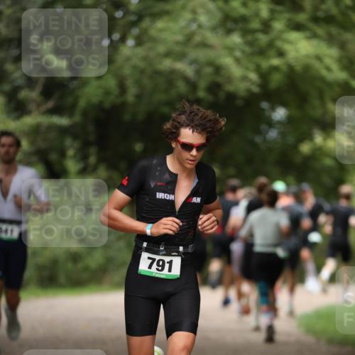 30.08.2026 - Elbe Triathlon Hamburg Antke Förster http://msf.ph/oto/10099137 30.08.2026 10:50:50 Laufen 41, 791 meine-sportfotos.de