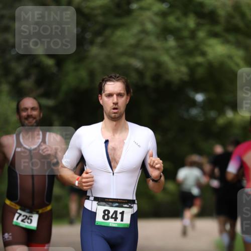 30.08.2026 - Elbe Triathlon Hamburg Antke Förster http://msf.ph/oto/10099147 30.08.2026 10:50:53 Laufen 725, 841 meine-sportfotos.de