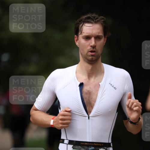 30.08.2026 - Elbe Triathlon Hamburg Antke Förster http://msf.ph/oto/10099151 30.08.2026 10:50:54 Laufen 12, 841 meine-sportfotos.de