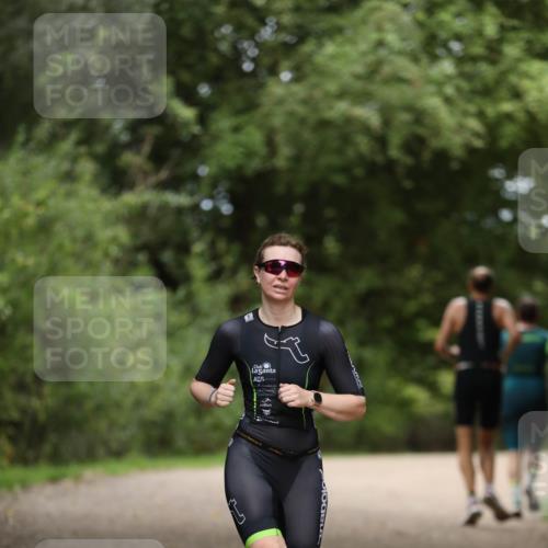 30.08.2026 - Elbe Triathlon Hamburg Antke Förster http://msf.ph/oto/10099189 30.08.2026 10:51:12 Laufen  meine-sportfotos.de