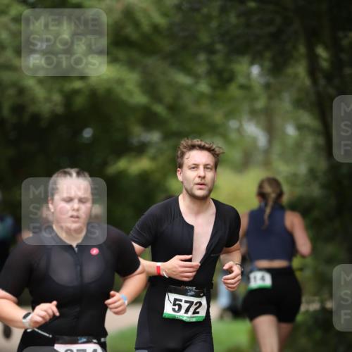 30.08.2026 - Elbe Triathlon Hamburg Antke Förster http://msf.ph/oto/10099209 30.08.2026 10:51:48 Laufen 374, 14, 572 meine-sportfotos.de