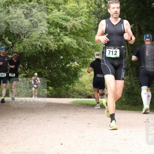 30.08.2026 - Elbe Triathlon Hamburg Antke Förster http://msf.ph/oto/10099220 30.08.2026 10:55:29 Laufen 693, 460, 712, 3 meine-sportfotos.de
