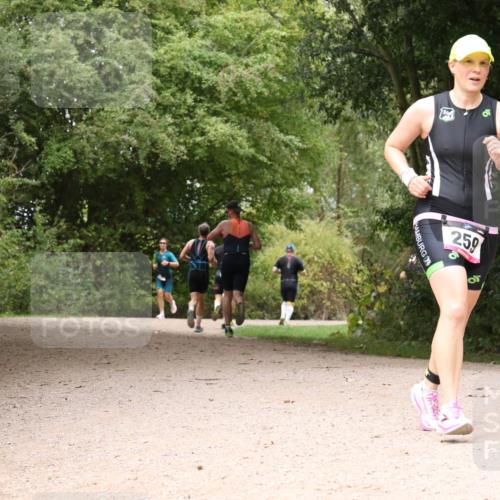 30.08.2026 - Elbe Triathlon Hamburg Antke Förster http://msf.ph/oto/10099244 30.08.2026 10:55:41 Laufen 250 meine-sportfotos.de
