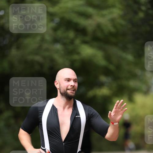 30.08.2026 - Elbe Triathlon Hamburg Antke Förster http://msf.ph/oto/10099275 30.08.2026 10:52:38 Laufen 571 meine-sportfotos.de