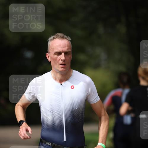 30.08.2026 - Elbe Triathlon Hamburg Antke Förster http://msf.ph/oto/10099285 30.08.2026 10:52:42 Laufen 280, 435 meine-sportfotos.de