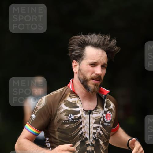 30.08.2026 - Elbe Triathlon Hamburg Antke Förster http://msf.ph/oto/10099321 30.08.2026 10:52:59 Laufen 703, 1910 meine-sportfotos.de