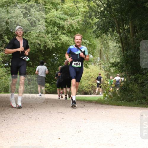 30.08.2026 - Elbe Triathlon Hamburg Antke Förster http://msf.ph/oto/10099356 30.08.2026 10:57:11 Laufen 94, 484 meine-sportfotos.de