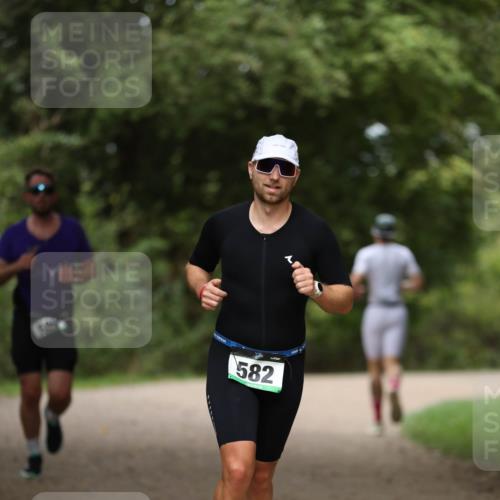 30.08.2026 - Elbe Triathlon Hamburg Antke Förster http://msf.ph/oto/10099371 30.08.2026 10:53:27 Laufen 1915, 582 meine-sportfotos.de