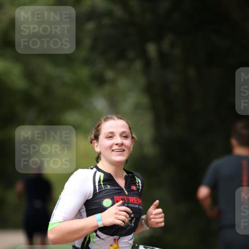 30.08.2026 - Elbe Triathlon Hamburg Antke Förster http://msf.ph/oto/10099427 30.08.2026 10:54:08 Laufen 834 meine-sportfotos.de