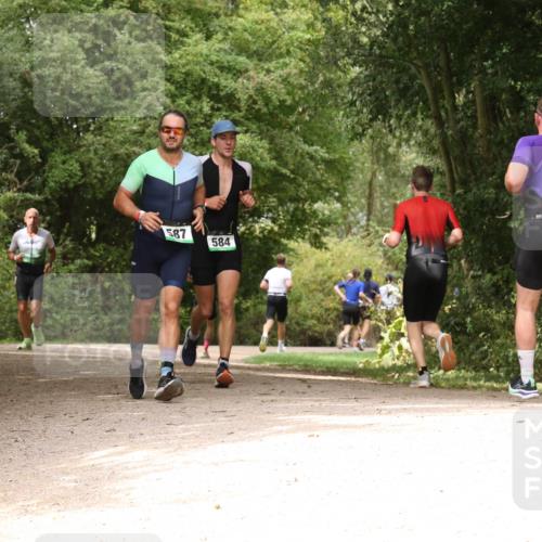 30.08.2026 - Elbe Triathlon Hamburg Antke Förster http://msf.ph/oto/10099452 30.08.2026 10:58:30 Laufen 587, 584 meine-sportfotos.de