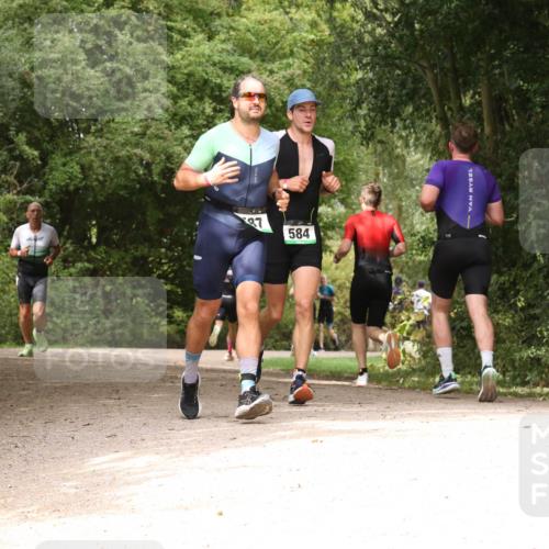 30.08.2026 - Elbe Triathlon Hamburg Antke Förster http://msf.ph/oto/10099454 30.08.2026 10:58:31 Laufen 37, 584 meine-sportfotos.de