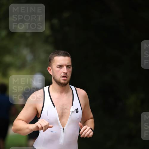 30.08.2026 - Elbe Triathlon Hamburg Antke Förster http://msf.ph/oto/10099463 30.08.2026 10:54:37 Laufen 561 meine-sportfotos.de