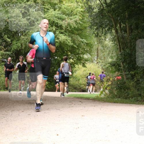 30.08.2026 - Elbe Triathlon Hamburg Antke Förster http://msf.ph/oto/10099476 30.08.2026 10:58:44 Laufen 1021 meine-sportfotos.de