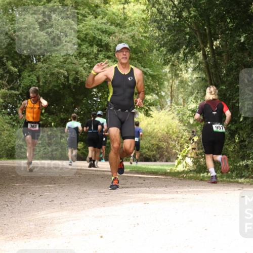 30.08.2026 - Elbe Triathlon Hamburg Antke Förster http://msf.ph/oto/10099526 30.08.2026 10:59:23 Laufen 363, 957 meine-sportfotos.de